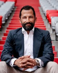 游戏直播-10连冠后怎么办？萨利哈米季奇：莱万会留队谈续约